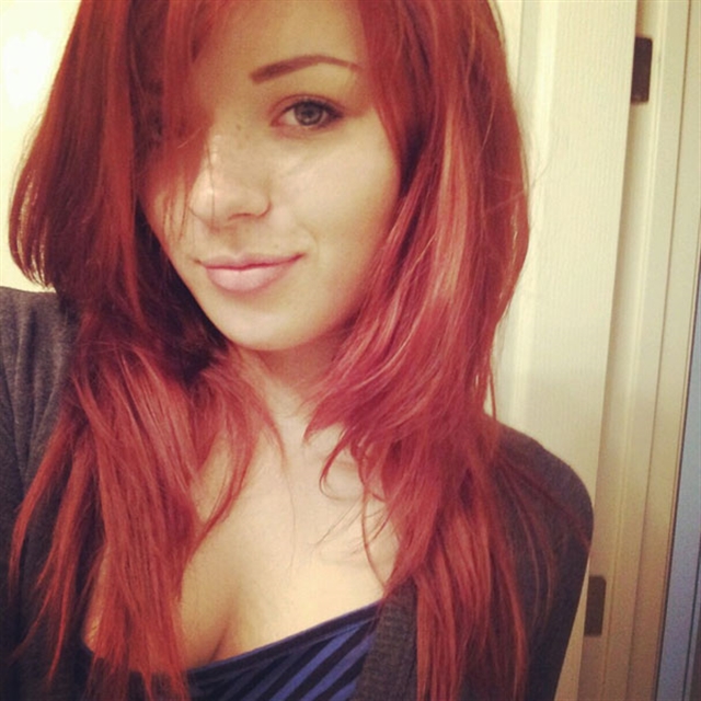 czerwono włosa