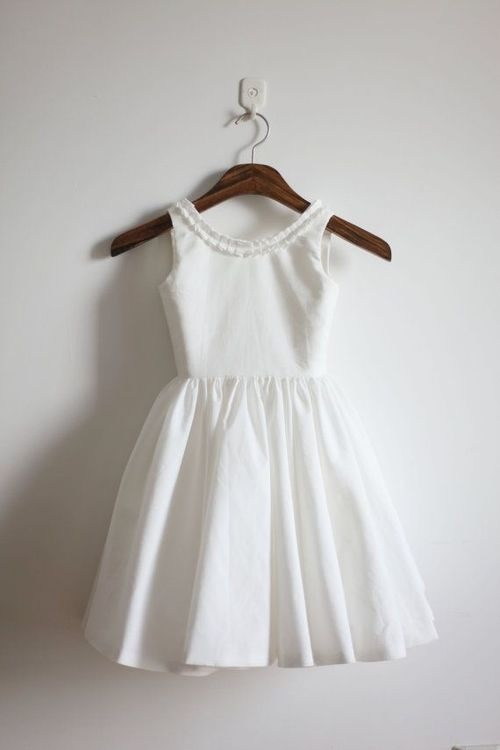 biała sukienka.