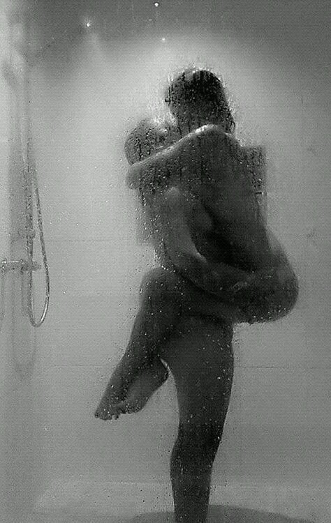 wspólny prysznic.